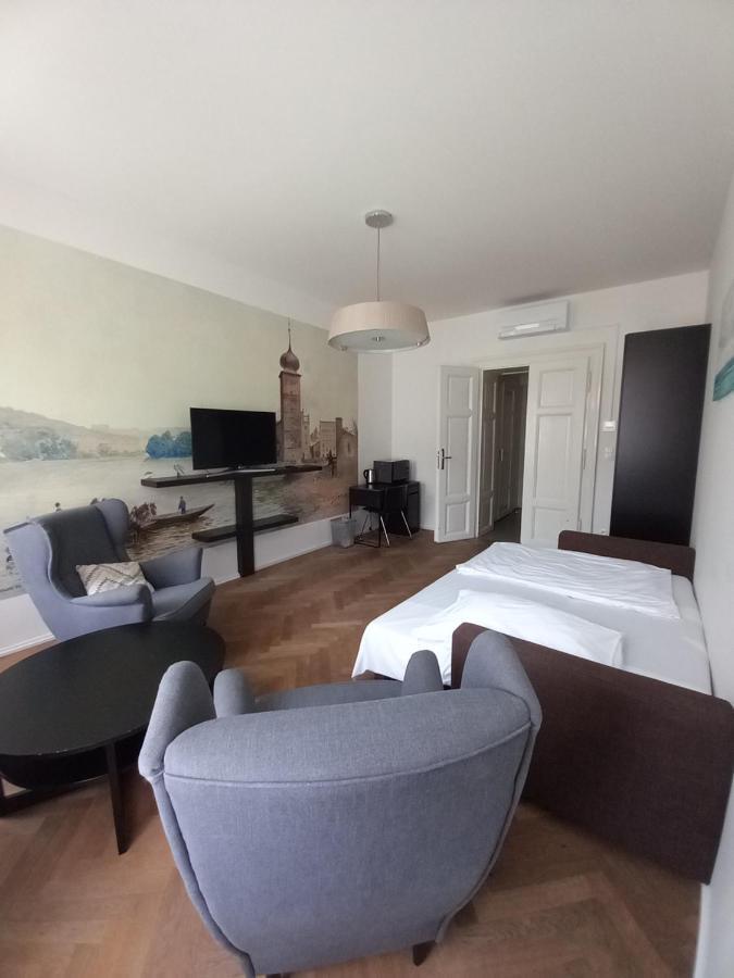 James Hotel & Apartments Прага Екстериор снимка
