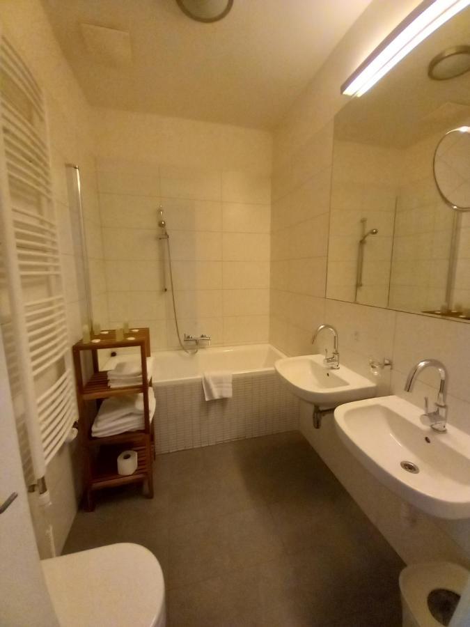 James Hotel & Apartments Прага Екстериор снимка