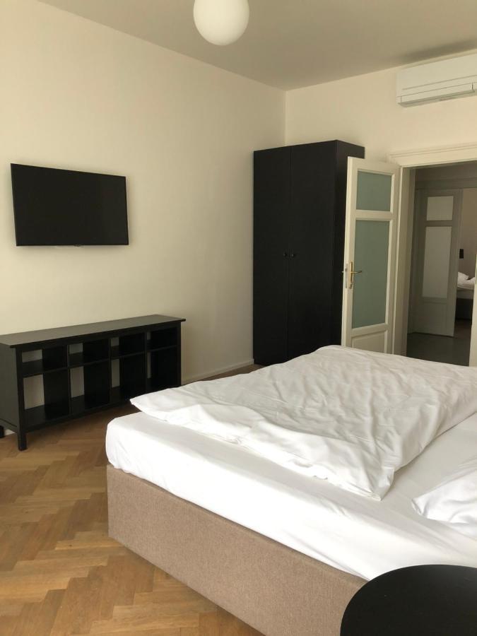 James Hotel & Apartments Прага Екстериор снимка