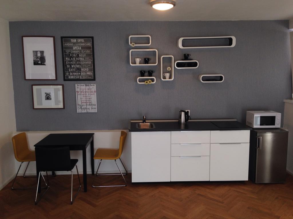 James Hotel & Apartments Прага Стая снимка