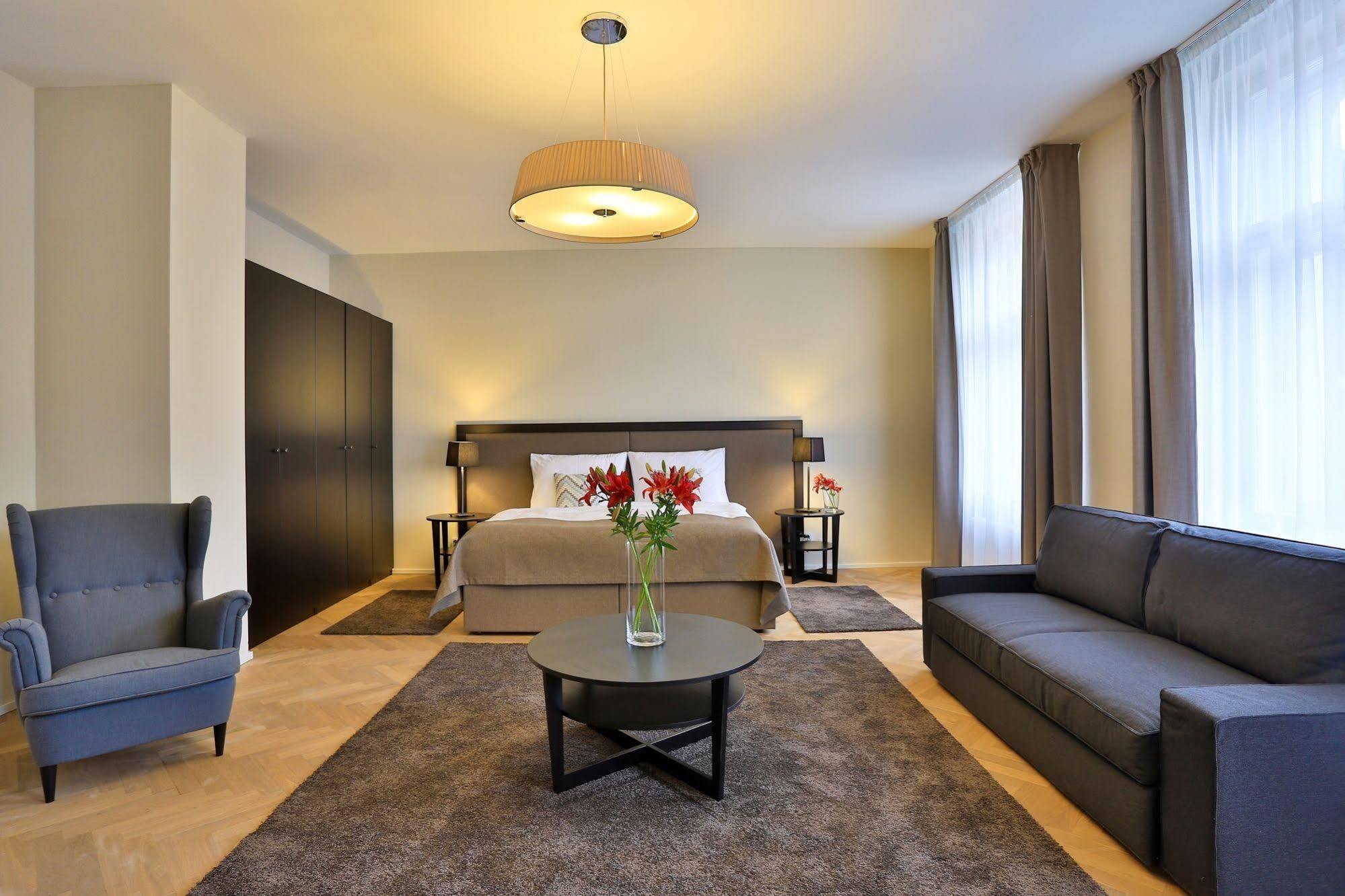 James Hotel & Apartments Прага Екстериор снимка