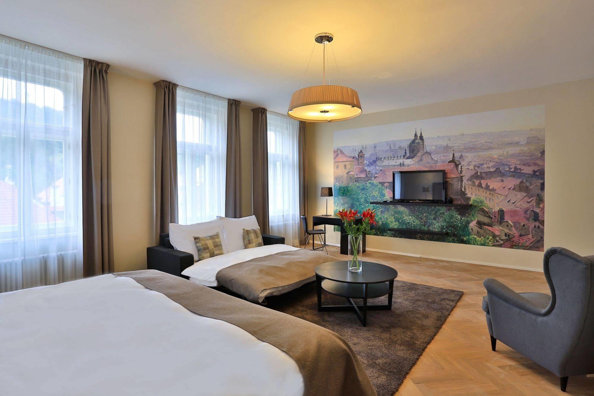 James Hotel & Apartments Прага Екстериор снимка