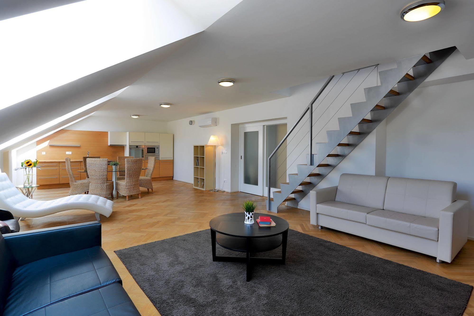 James Hotel & Apartments Прага Екстериор снимка
