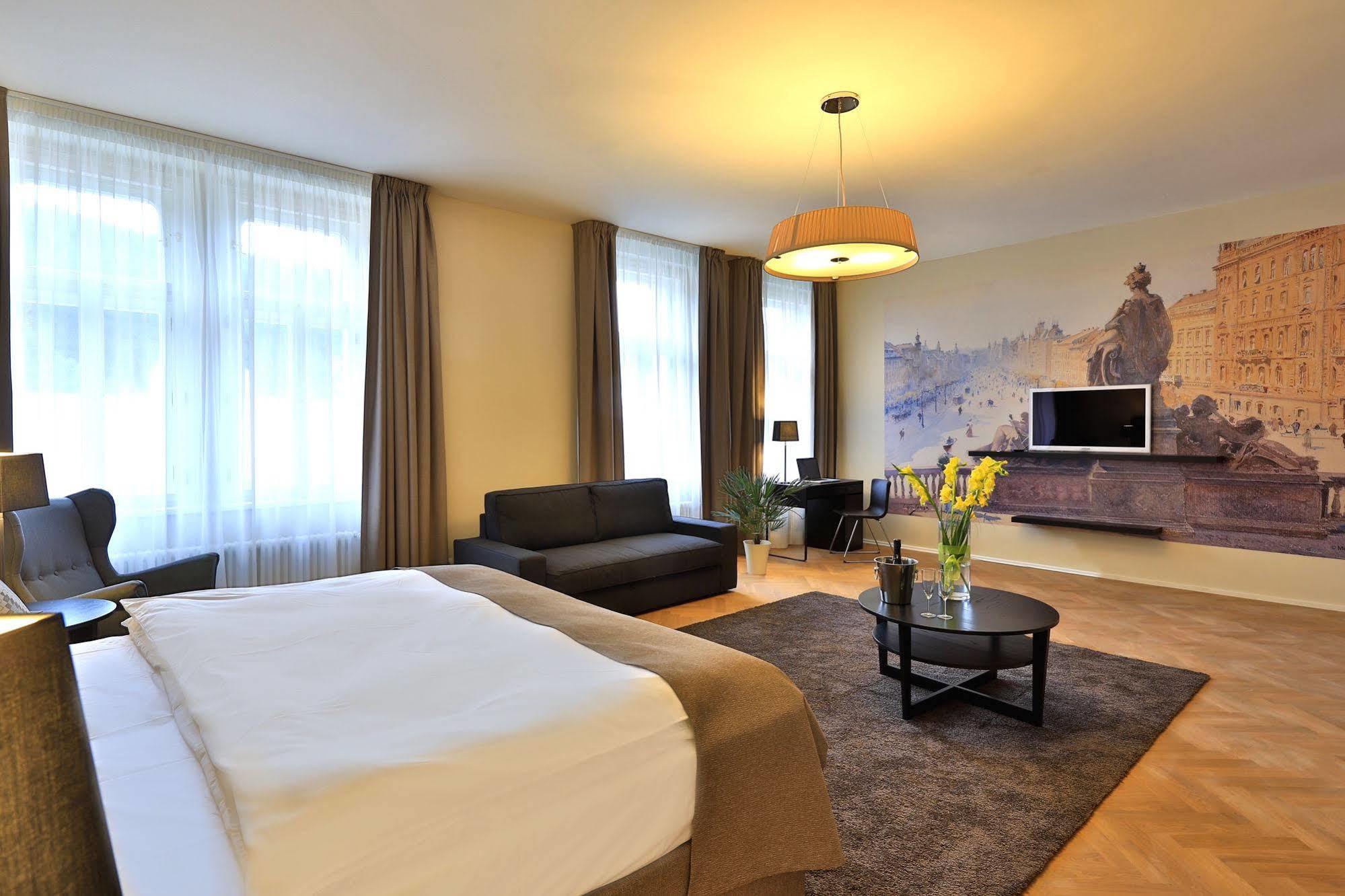 James Hotel & Apartments Прага Екстериор снимка