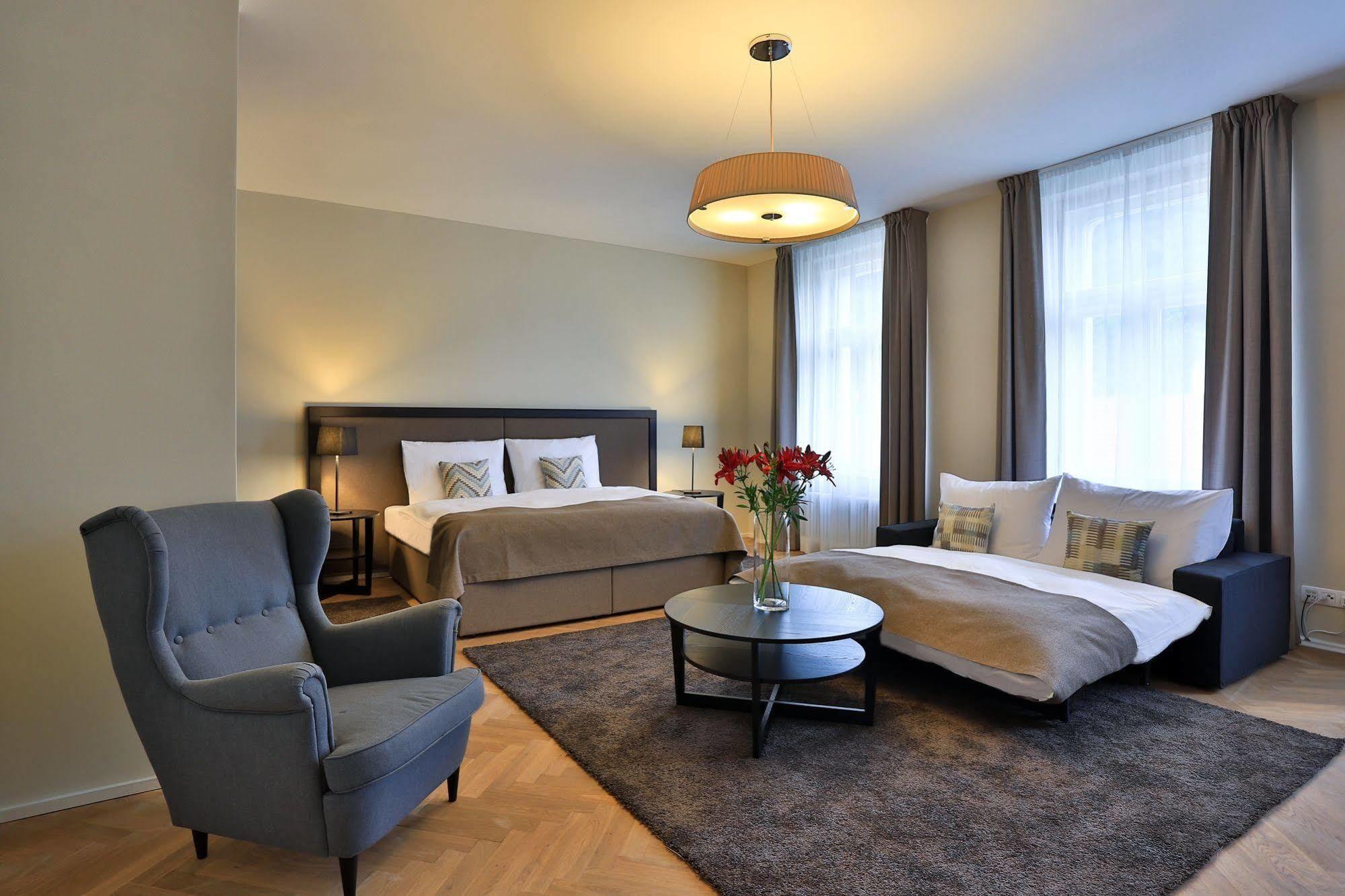 James Hotel & Apartments Прага Екстериор снимка