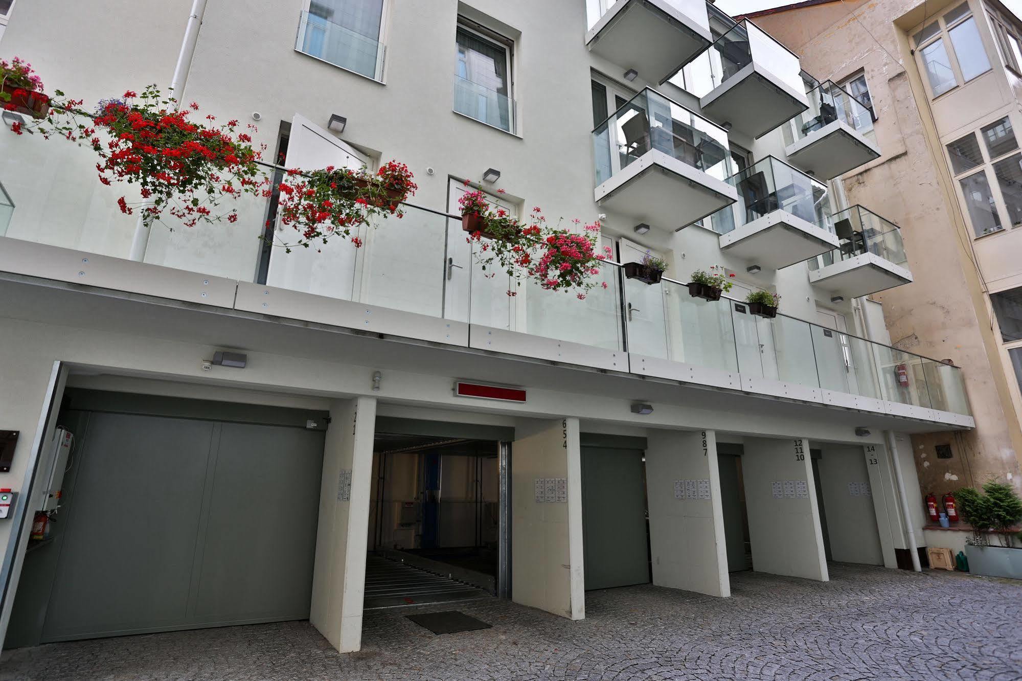 James Hotel & Apartments Прага Екстериор снимка